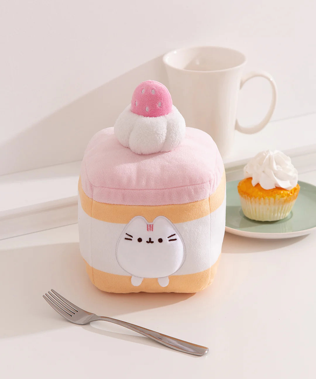Pusheen Sweets: Strawberry Sponge Cake