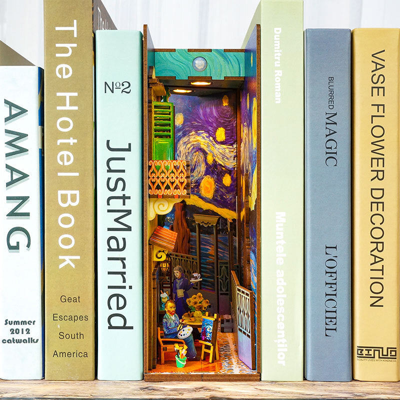 DIY Bookend Puzzle: Vincent's World