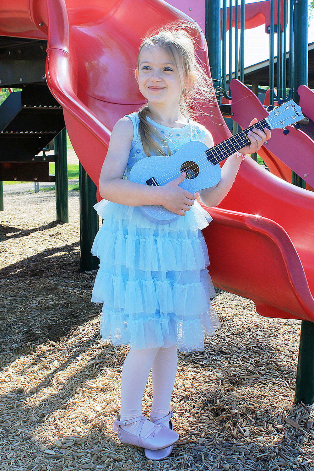 Amahi New Blue Glitter Ukulele